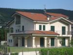 Integrazione totale, 2,85 kWp, 15 moduli Schuco 190-SMG-SE, Si mono-cristallino. Produzione 2011: 1124 kWh/(kWp anno)