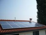 Parziale integrazione architettonica, 2,94 kWp, 14 moduli Conergy PowerPlus 210P, Si poli-cristallino. Produzione media 2010-2011: 1295 kWh/(kWp anno)